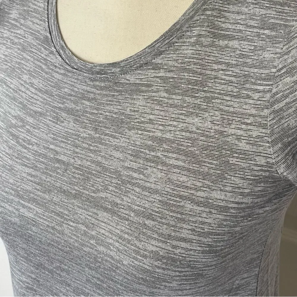 Old Navy Active Go-Dry Girls Short Sleeve T-Shirt, Large (10/12)